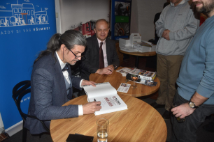 AUTOGRAMIÁDA KNIHY TATRA 815 V GALERII M, 16.12.2024